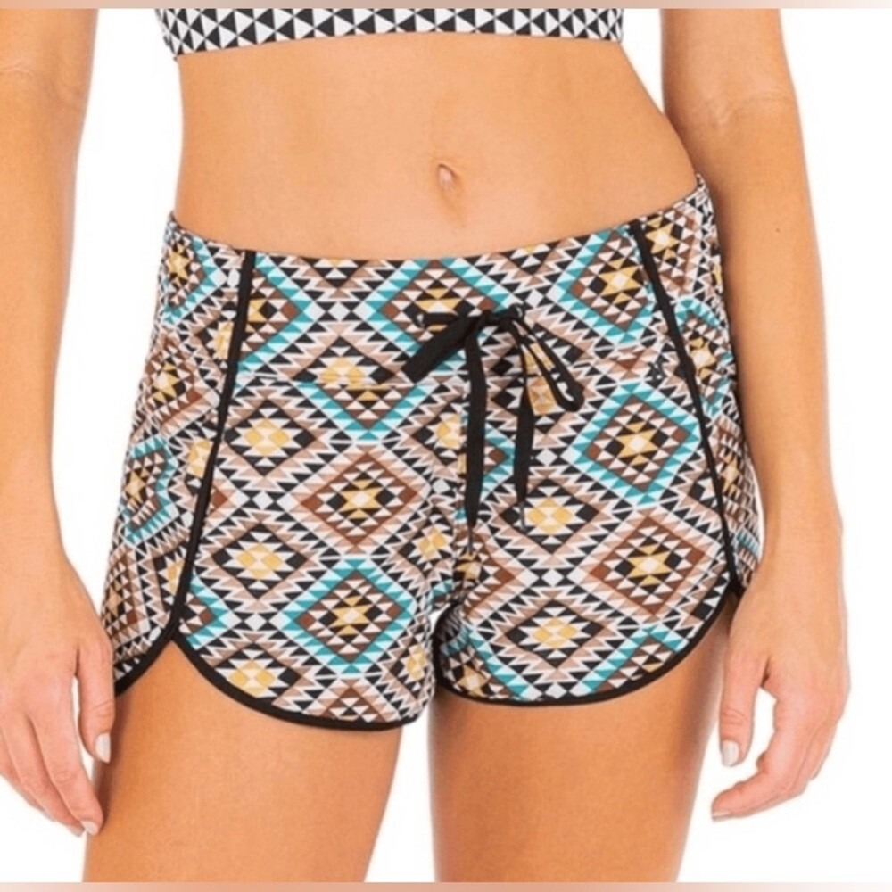 Hurley Womens Mosaic Geo Aquas 2.5 Boardshorts Small NWT HS1061 Black Girls Surf